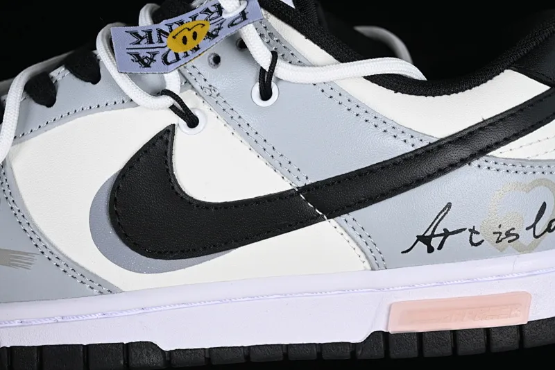All Categories Nk SB Dunk Series Nk SB Dunk Low Low-top sneakers Nk Dunk Low Panda Prank-The Art of Love SB strappy low-top casual sneakers DD1391-100